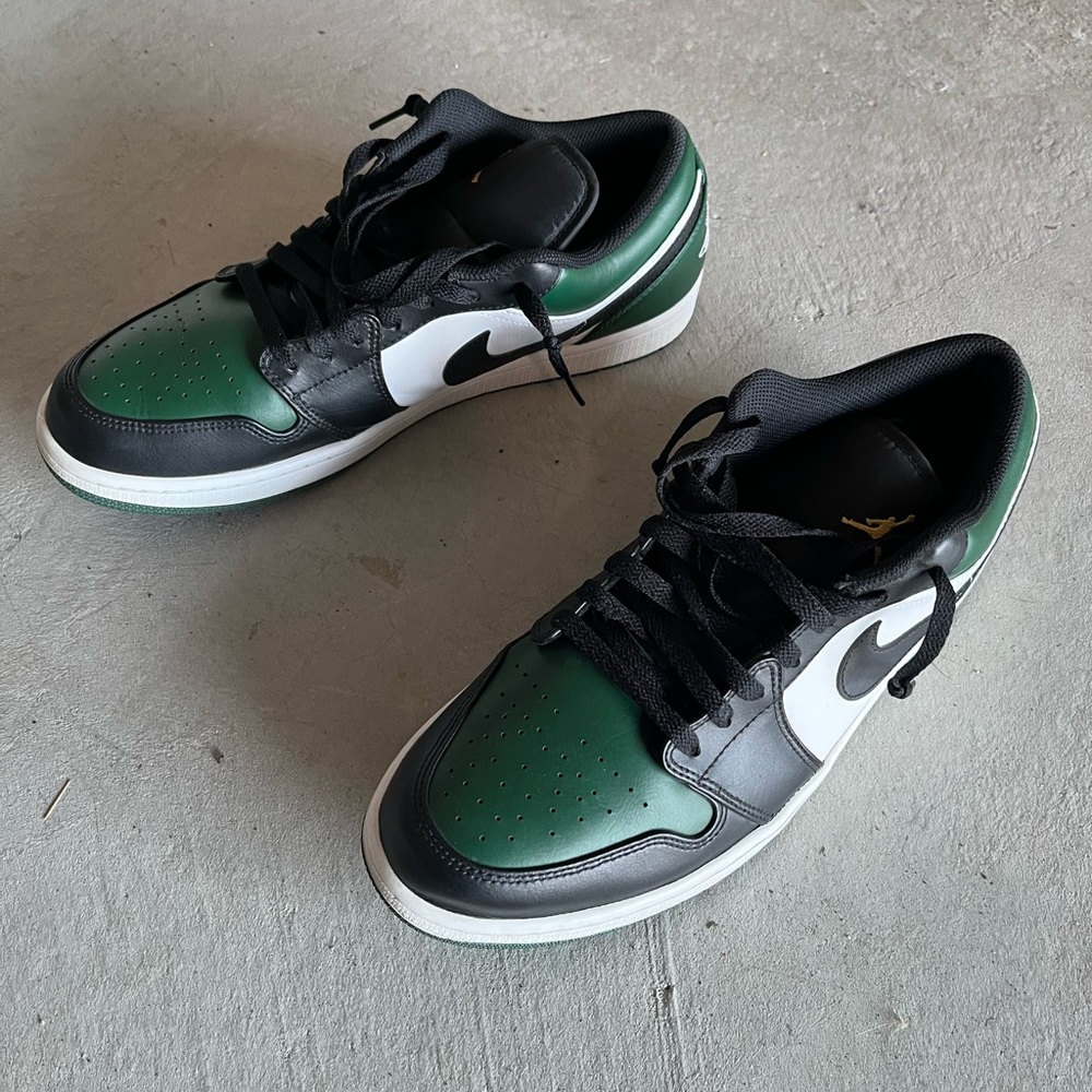 Jordan 1 low pine green. Size 12